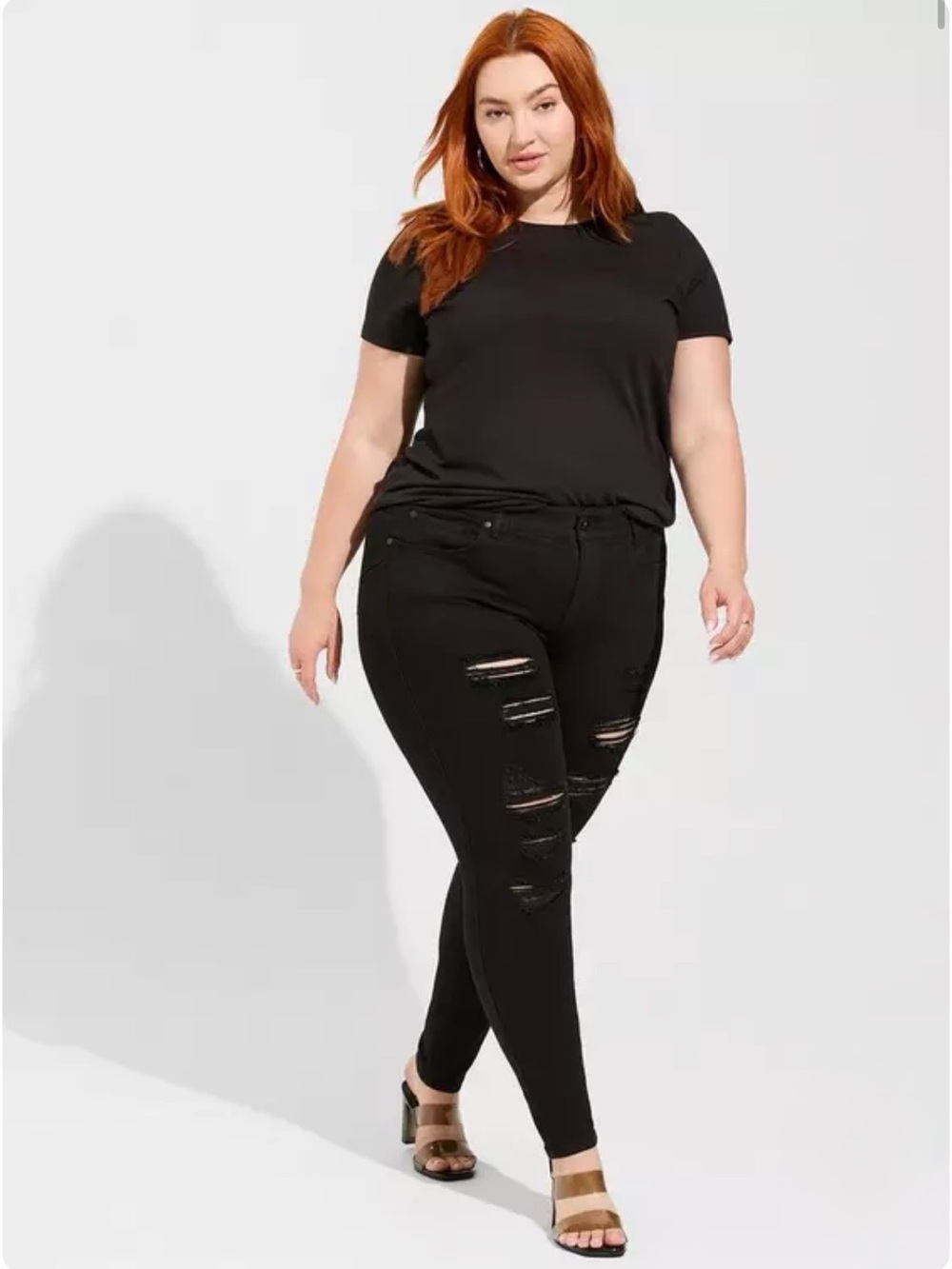 EUC Torrid Bombshell Skinny Premium Stretch High-Rise Destructed Jean - 18S